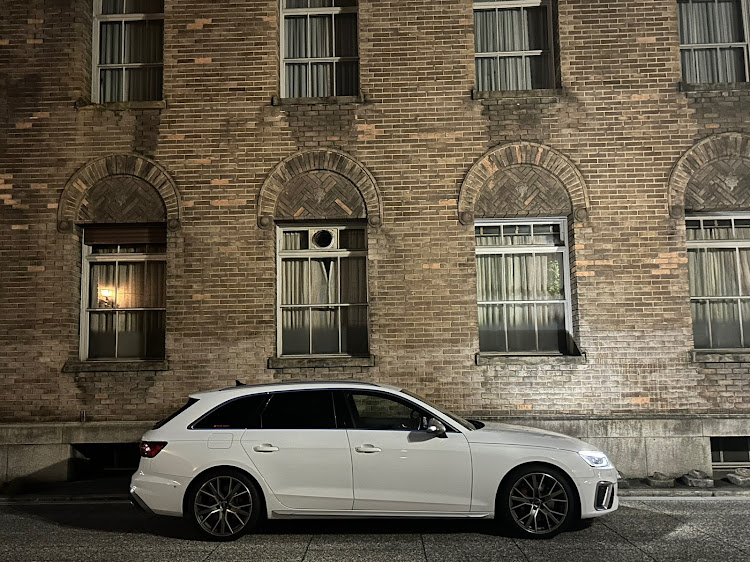 S4 アバントの淀屋橋・土曜日に入れ替えに関するカスタム事例の投稿画像2枚目