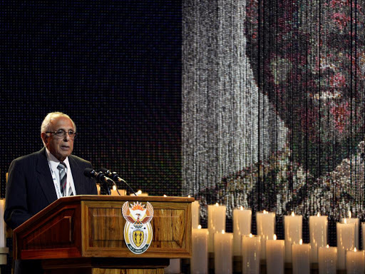 Ahmed Kathrada, close friend of former South African President Nelson Mandela, speaks during Mandela's funeral ceremony in Qunu December 15, 2013. /REUTERS