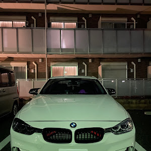 320i