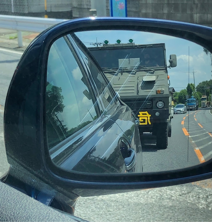 クラウンロイヤルのブラタツヤ・関宿城・自衛隊車両・酒呑みます🍶・良き日曜日をに関するカスタム事例の投稿画像3枚目