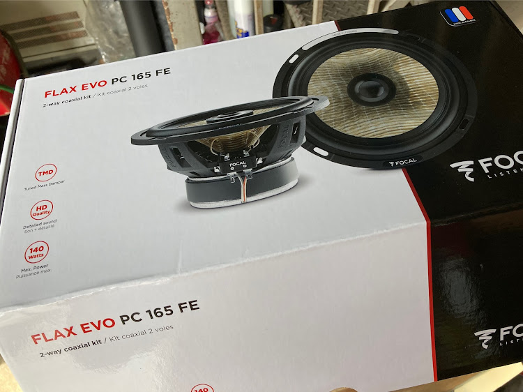 ハイエースバンのDIY・Dピラースピーカーに関するカスタム事例の投稿画像1枚目