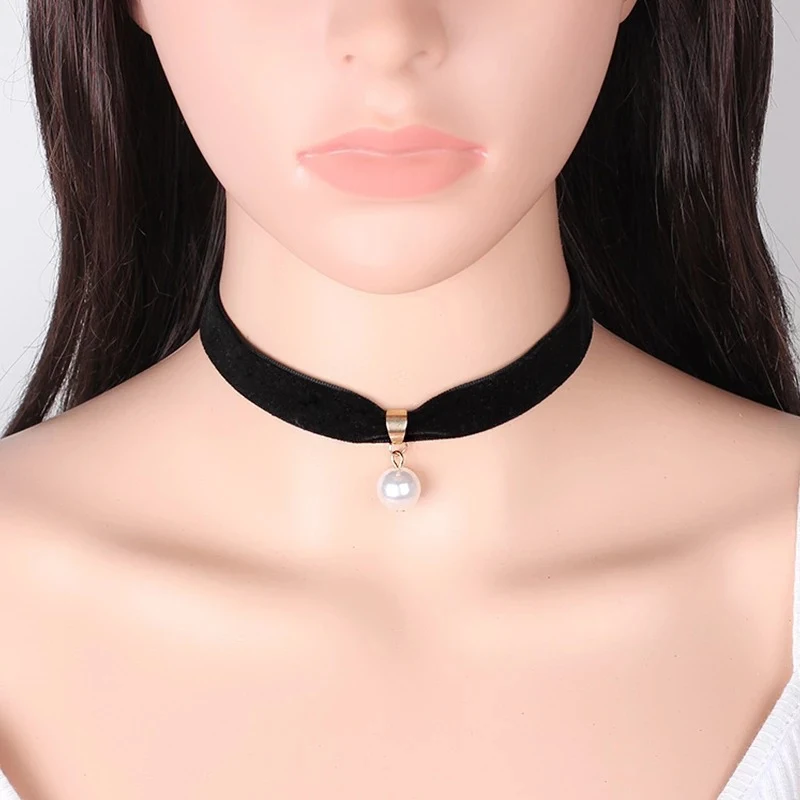 Zwarte fluwelen korte parelketting, Japanse en Koreaanse stijl, past bij alles. Veelzijdige ketting voor vrouwen. Een stijlvol accessoire voor elke look.
