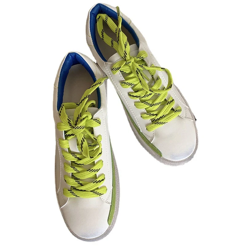 Sapatos de salto baixo estilo universitário para mulheres, lazer e esportes. Conforto e estilo para atividades diárias.