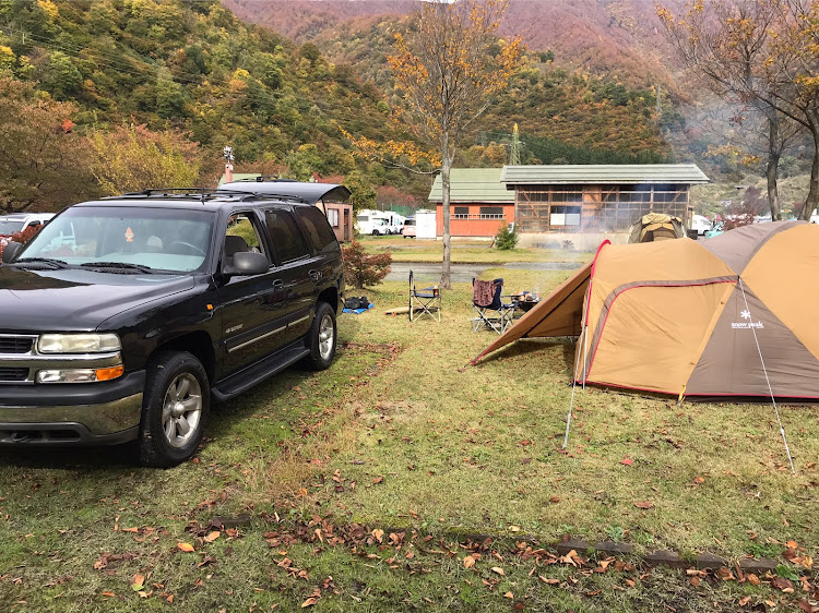 タホのアメ車・デイキャンプ・紅葉と愛車・週末カーライフ・アメ車のある生活に関するカスタム事例の投稿画像2枚目