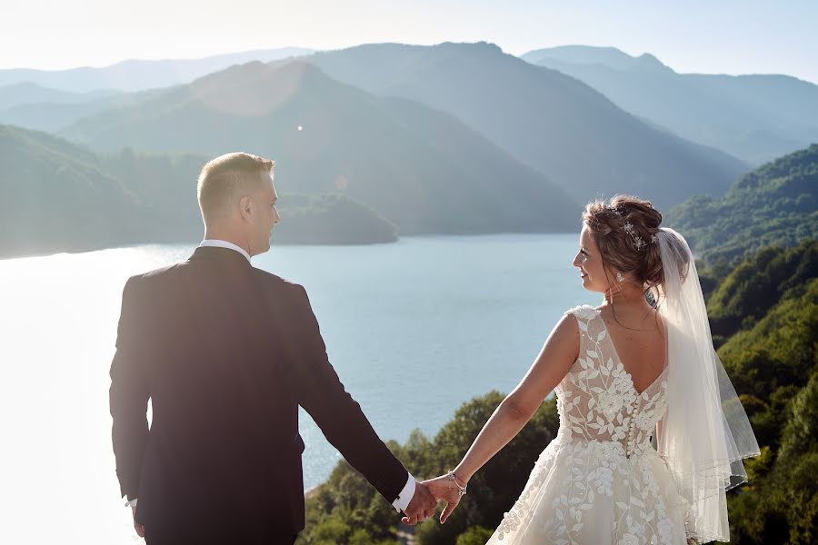 Fotografo di matrimoni Adrian Rădulea (adrianradulea). Foto del 25 gennaio 2023