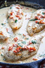 Chicken in a Creamy Parmesan and Sundried Tomato Sauce was pinched from <a href="http://www.closetcooking.com/2014/10/chicken-in-creamy-parmesan-and-sundried.html" target="_blank">www.closetcooking.com.</a>