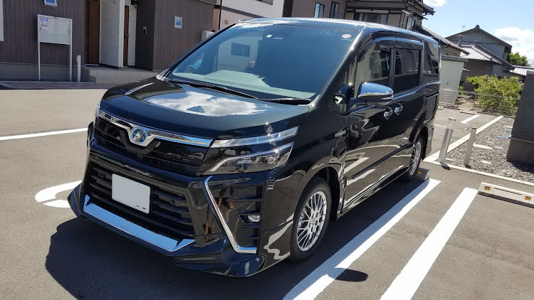 ヴォクシーの車高調整に関するカスタム事例の投稿画像1枚目