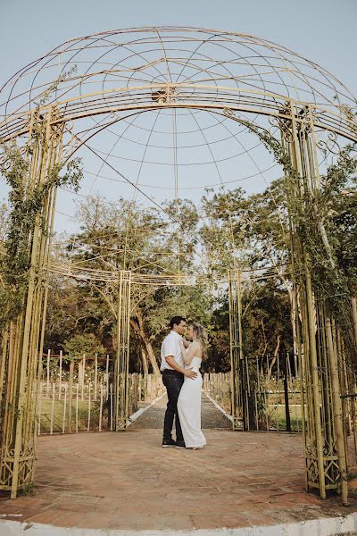 結婚式の写真家Santiago Rolón (santiagorolon)。2023 6月30日の写真