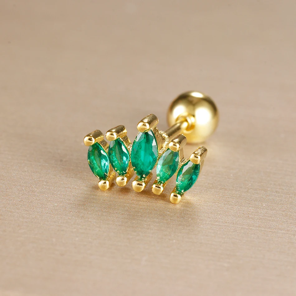 Clou d'oreille en acier inoxydable avec couronne de zircon vert pour l'os de l'oreille, hypoallergénique et durable.