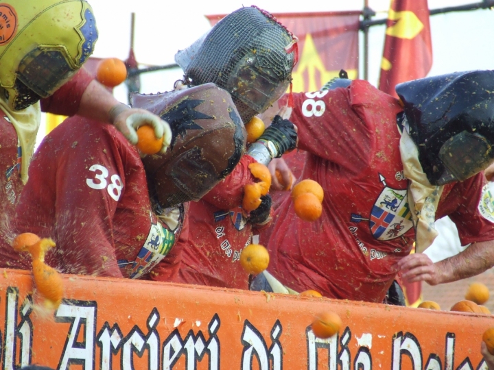 L'insolito carnevale di Ivrea di Martina Sartor