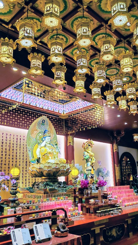 Things to do in Singapore: visit Buddha Tooth Relic Temple and Museum