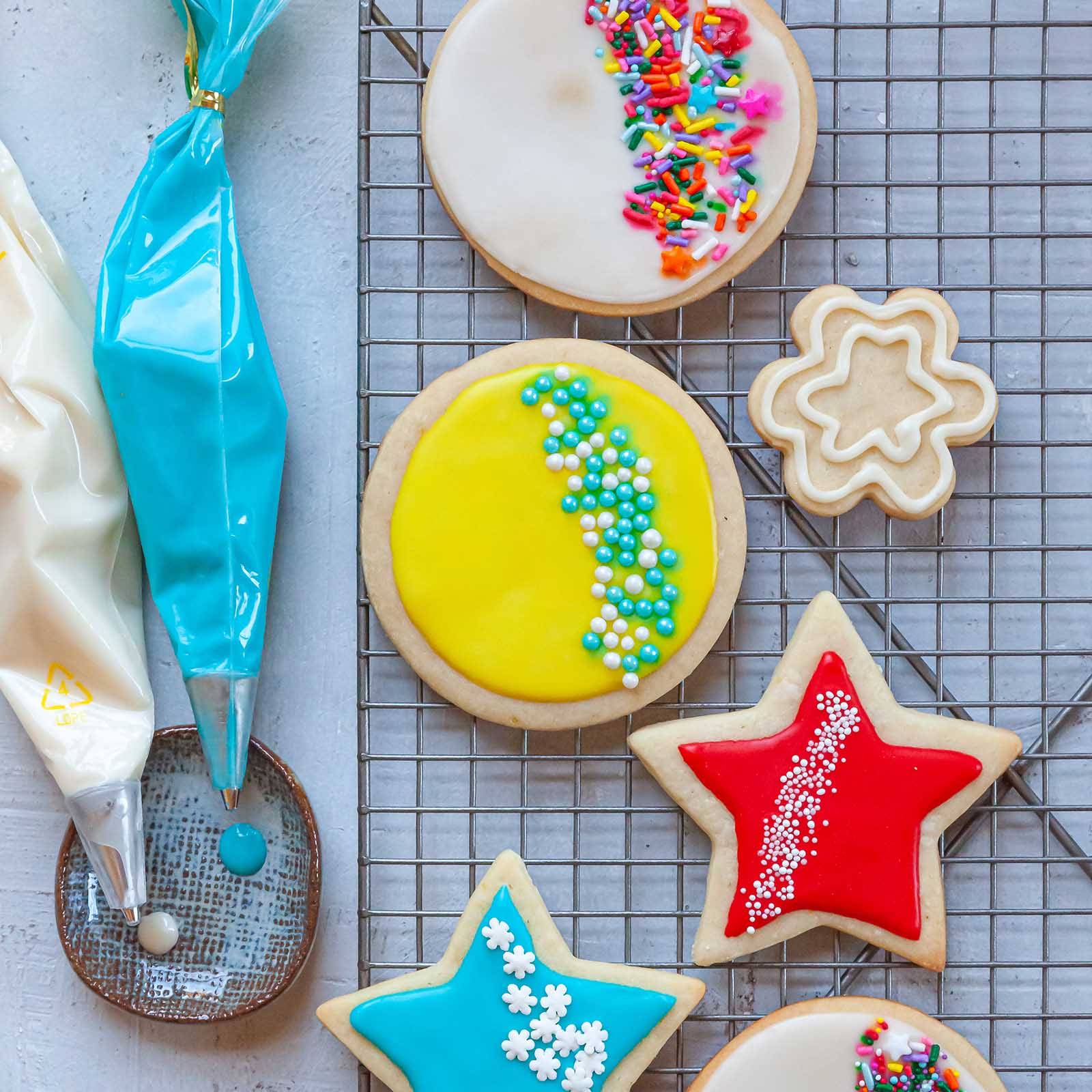 Featured image of post Royal Icing Without Meringue Powder Or Lemon Juice 2 trying royal icing with meringue powder 3 making royal icing without egg whites in a stand mixer combine the lemon juice and egg white mixture with the sugar adding the