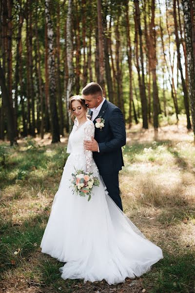 Fotógrafo de casamento Anna Meleschuk (annmell). Foto de 12 de abril 2021