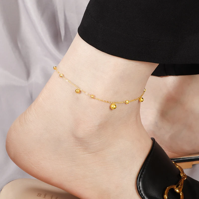 Eenvoudige gouden kralen enkelband voor dames strand Een stijlvol en lichtgewicht accessoire voor een ontspannen en elegante zomerlook