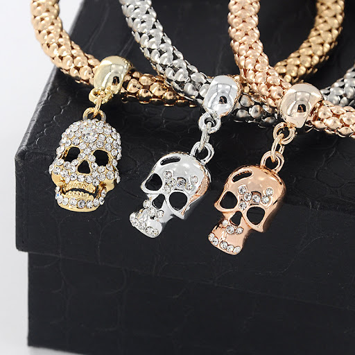 Title 3, Womens diamond pendant bracelet