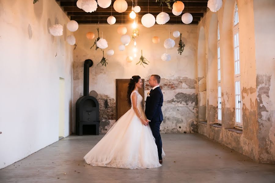 Hääkuvaaja Verena Stolzenburg (pixxelballerina). Kuva otettu 5. huhtikuuta 2019