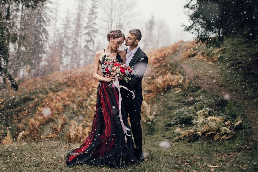 Fotógrafo de casamento Nazariy Slyusarchuk (photofanatix). Foto de 26 de outubro 2018