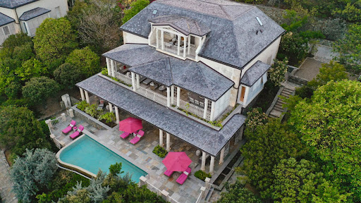 Villa with pool 1