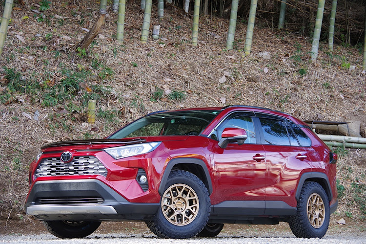 RAV4のKMC wheel・km708・BF Goodrich ALL-Terrain T/A KO2・RAV4・ホイール交換に関するカスタム事例の投稿画像1枚目