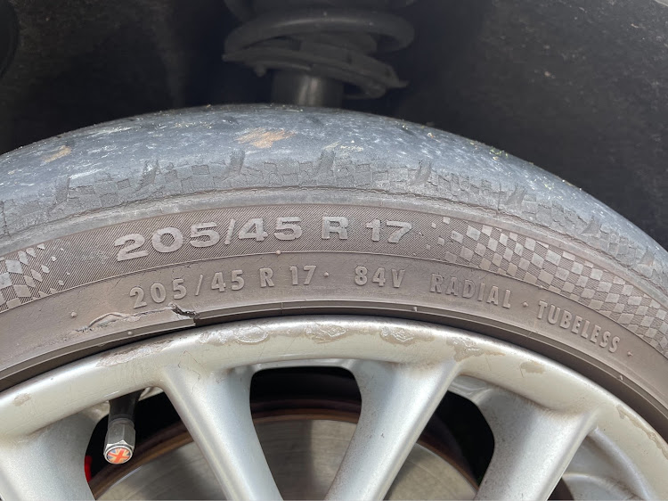 ミニジョンクーパーワークスのMINI・MINI R56・ミニクーパーS・miniタイヤ・minir56オススメタイヤに関するカスタム事例の投稿画像3枚目