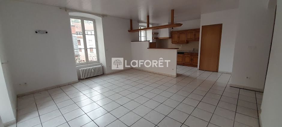 Location  appartement 4 pièces 81 m² à Saint-Flour (15100), 824 €