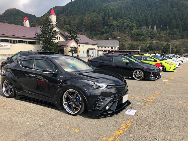 C-HRのKuhl Racing・verz wheels・BOLD WORLD・PickUp Cars 2021に関するカスタム事例の投稿画像2枚目