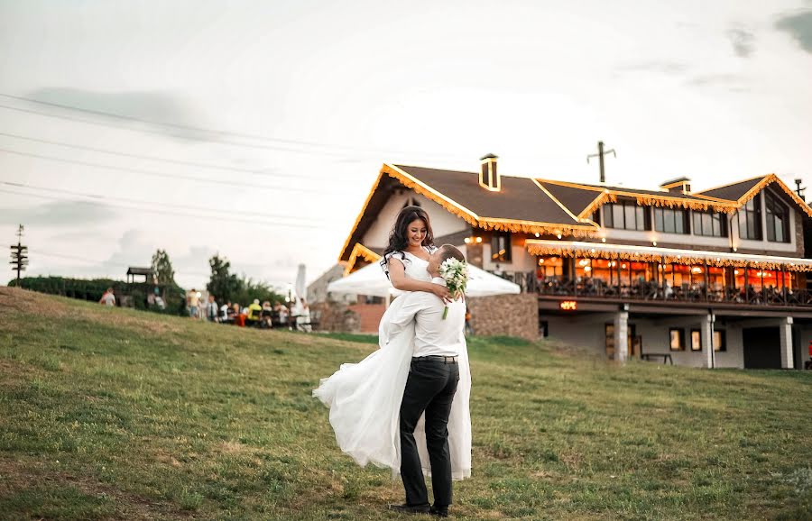 Fotógrafo de casamento Violetta Careva (carevaviola). Foto de 13 de agosto 2018