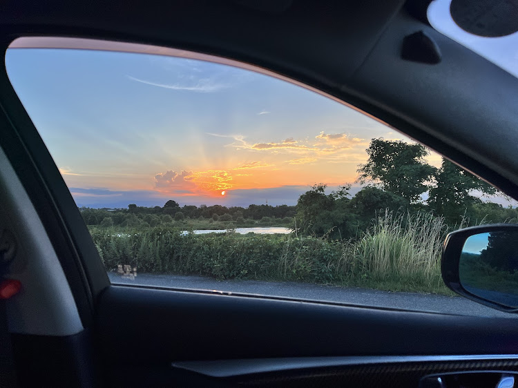 スカイラインのいつもイイネ&コメントありがとうございます🙇‍♂️・梅雨明けしたので、サンセットショットを・天际线　Tian Ji Xian・皆さん、涼しくしてお過ごし下さいに関するカスタム事例の投稿画像7枚目