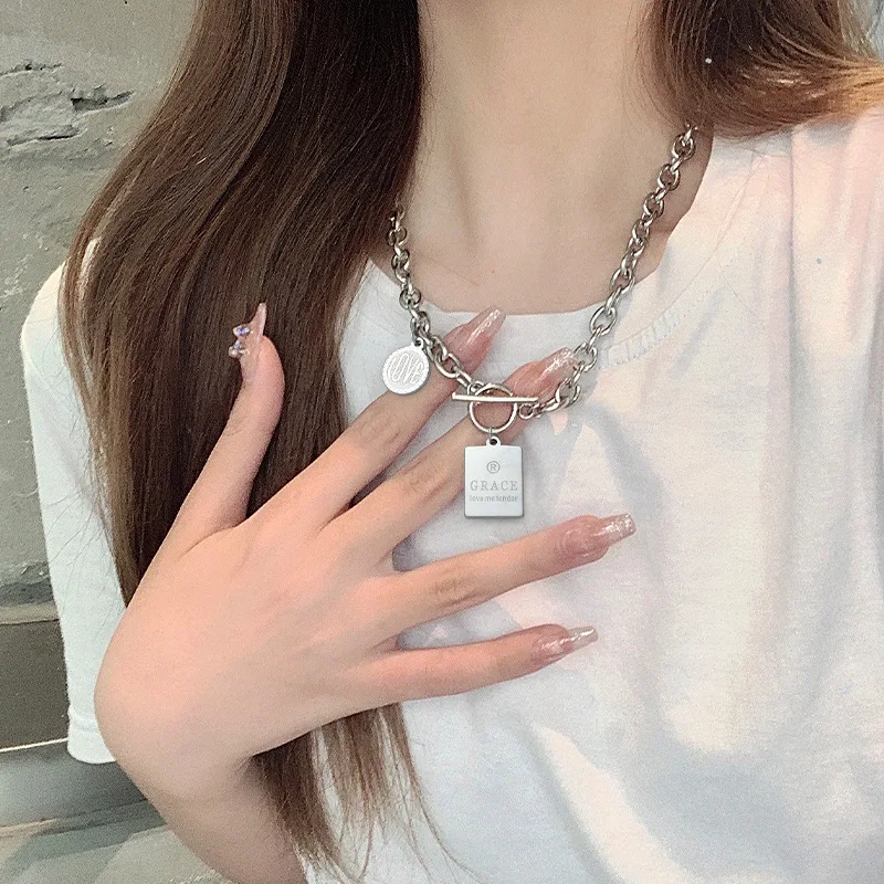 Titanium stalen ketting die niet vervaagt, meisjes houden van accessoires. Duurzame en stijlvolle sieraden voor dagelijks gebruik, ideaal voor meisjes.