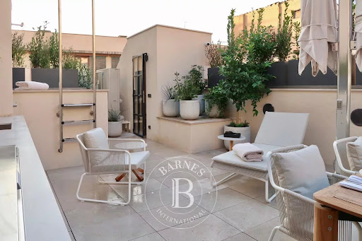 House with pool and terrace 2