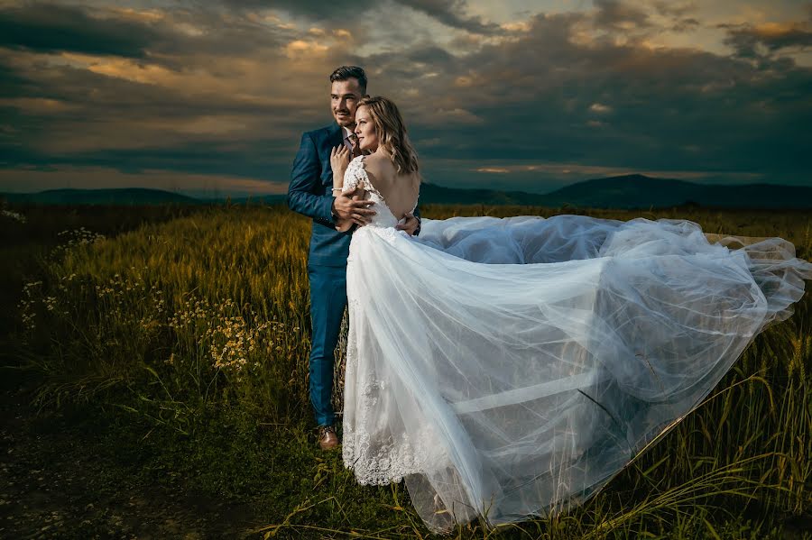 Fotografo di matrimoni Levente Gábor (levente). Foto del 6 aprile 2023