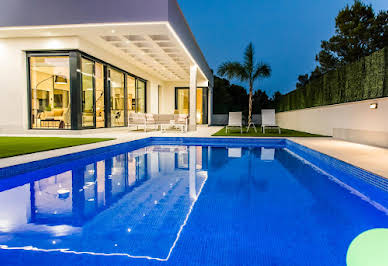 Villa with pool and terrace 5