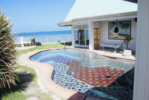 House with pool and terrace 2