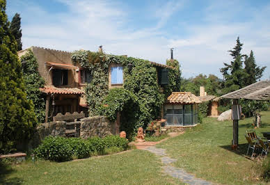 Maison avec piscine et terrasse 9