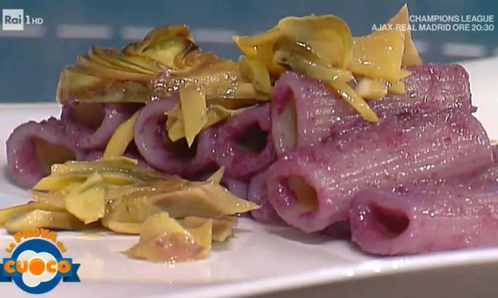 Rigatoni con carote viola, carciofi e pane profumato al limone