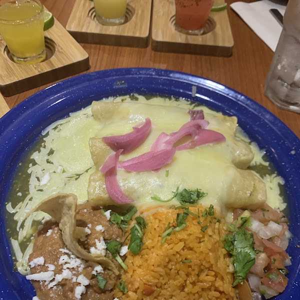 Chicken enchiladas with green sauce