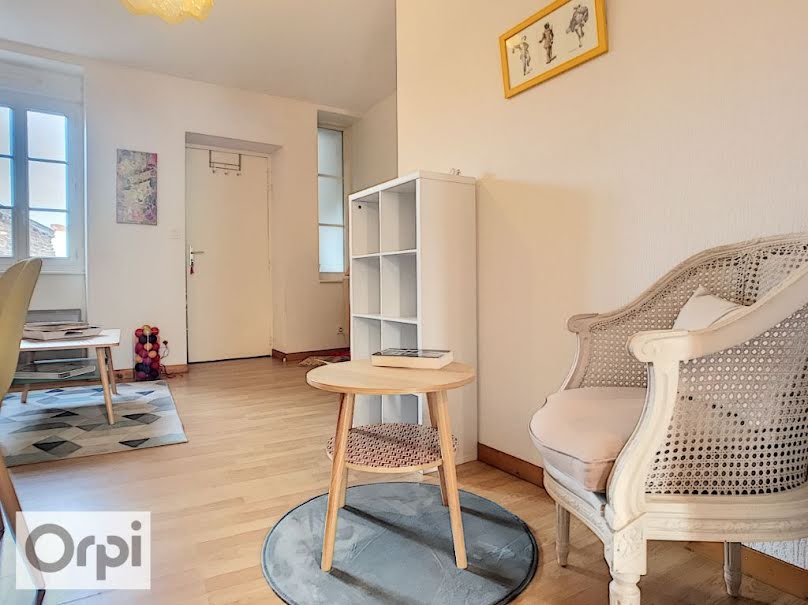 Location  appartement 2 pièces 44 m² à Montluçon (03100), 365 €