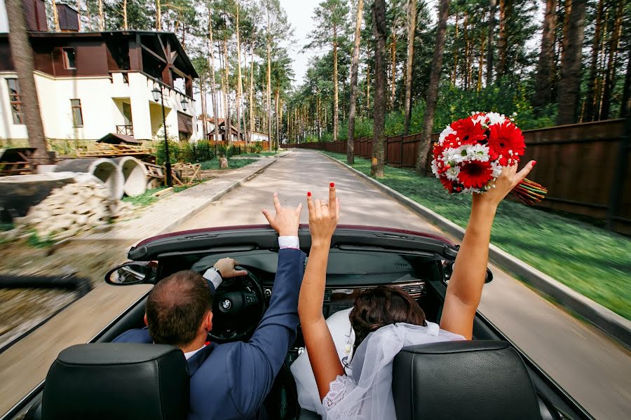 Fotógrafo de casamento Vladimir Latynnikov (lat-foto). Foto de 14 de abril 2016