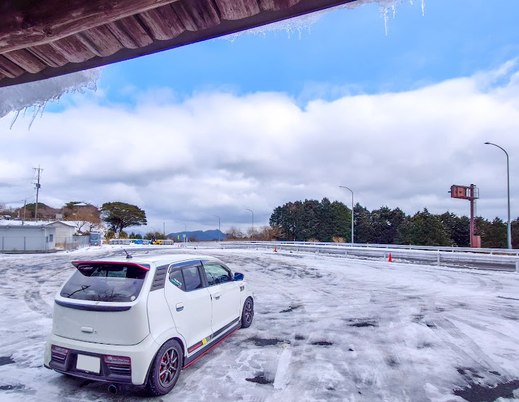 アルトワークスの雪景色と愛車・氷柱に関するカスタム事例の投稿画像4枚目
