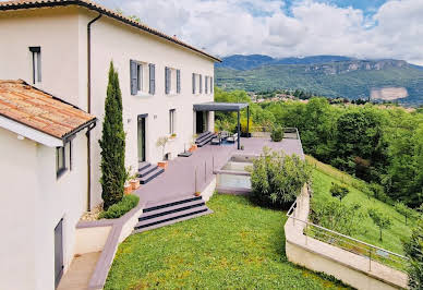 Maison avec piscine et terrasse 9