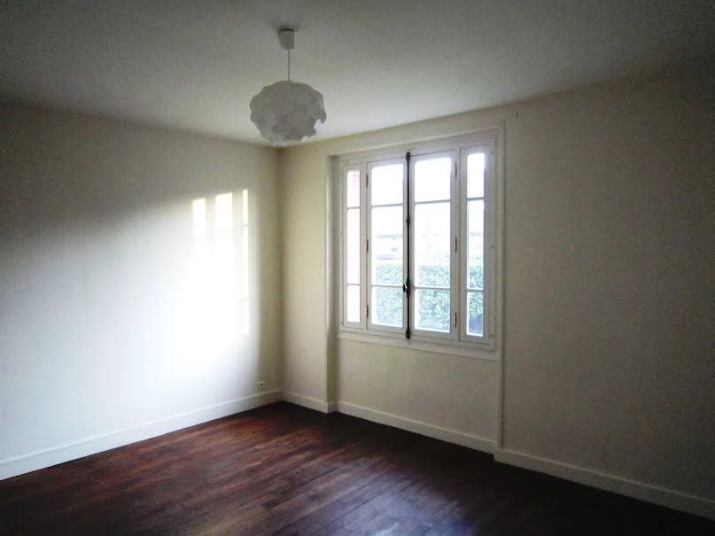 Location  appartement 3 pièces 62.9 m² à Chatou (78400), 1 600 €