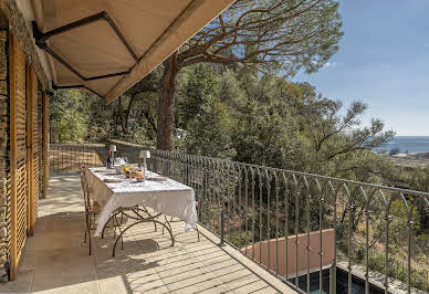 Villa avec piscine en bord de mer 3