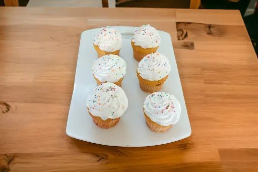 Vanilla Cupcake Combo [6 Pieces]