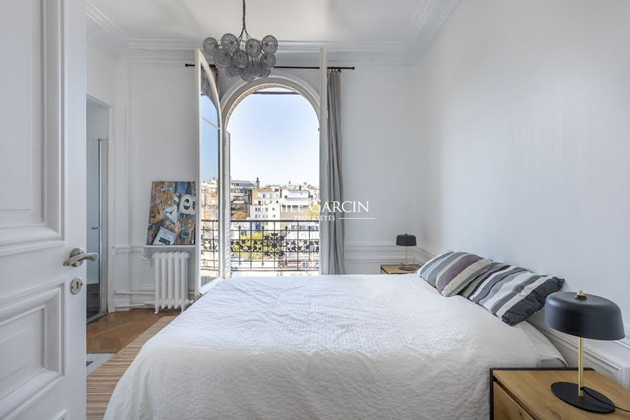 Location meublée appartement 3 pièces 98 m² à Paris 16ème (75016), 3 700 €