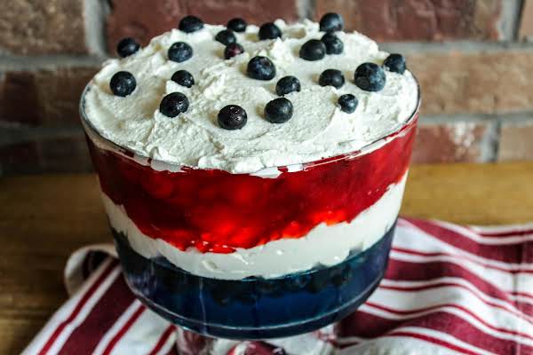 Patriotic Gelatin Fruit Salad_image