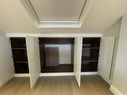 Eaves storage with access to the eaves via a secondary door, adjustable shelving on the left and right. In melamine board with sprayed doors and surround.