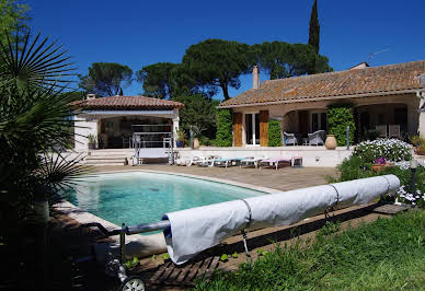 Villa with pool 1