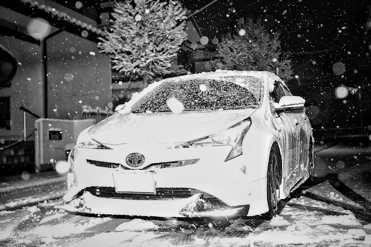 プリウスのZVW50・プリウス・雪・新年のご挨拶・雪が積もったに関するカスタム事例の投稿画像1枚目