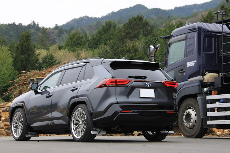 RAV4のGR・世は新型、己は？・この車製作に携わった方々に感謝・GR RAV4 PHVに関するカスタム事例の投稿画像4枚目