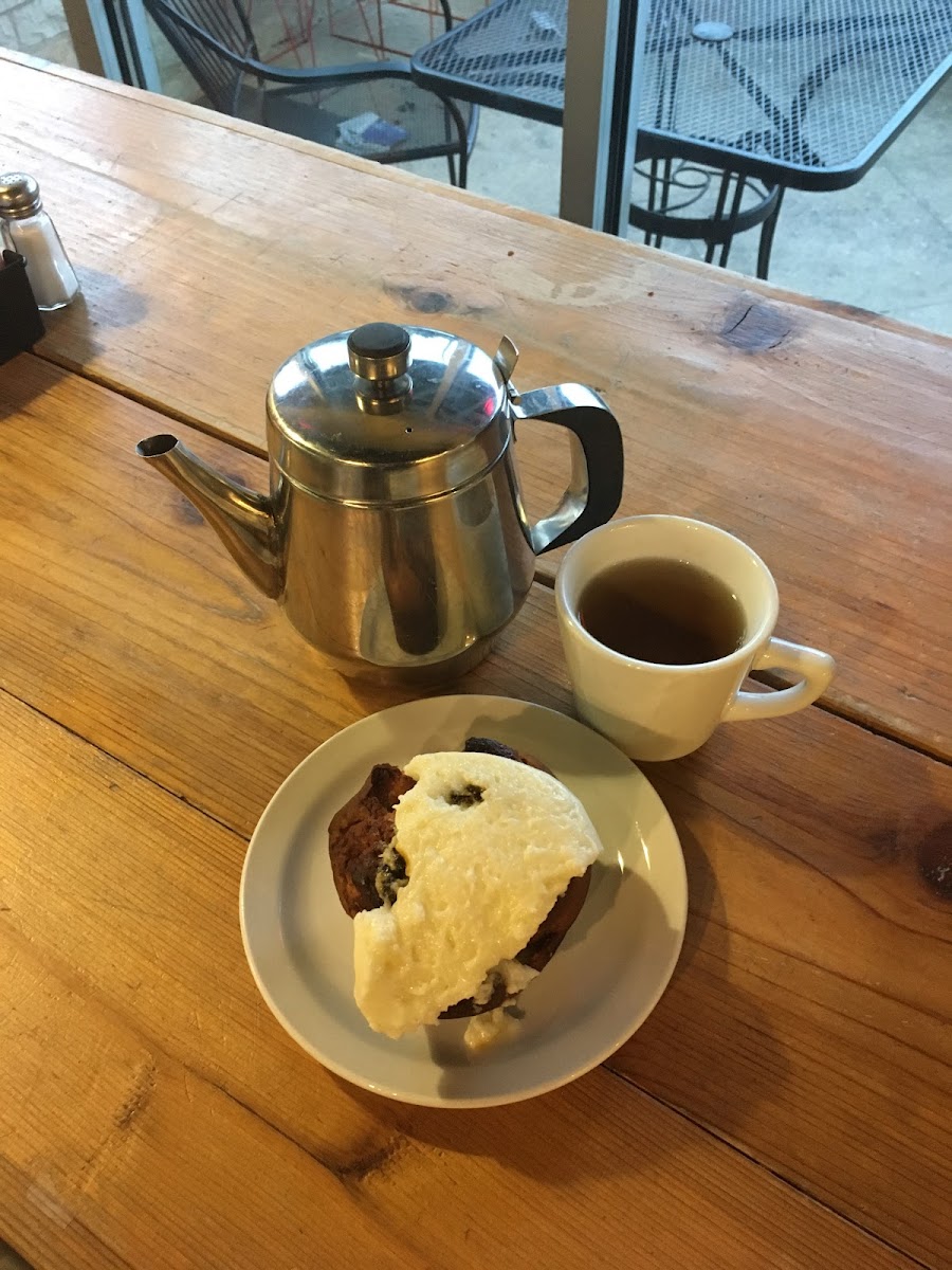 Cinnamon roll and spice chai tea